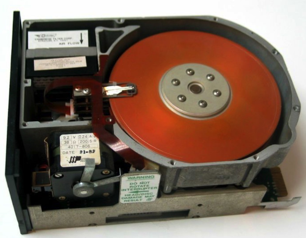 Диск компьютера 1. St-506. (Жесткий диск) IBM 3380 had. Seagate St-412. Первый жесткий диск Винчестер.